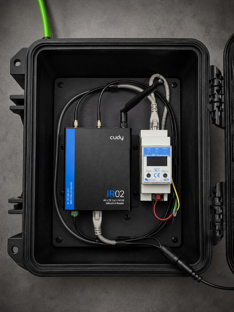 Mobiler Fernzugriffs-Koffer mit 4G-Industrieroute und KNX-IP-Secure-Interface